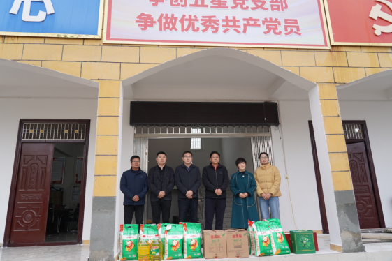 市產(chǎn)業(yè)集團(tuán)黨委書記、董事長(zhǎng)劉培建一行深入結(jié)對(duì)幫扶村調(diào)研鄉(xiāng)村振興工作192.png